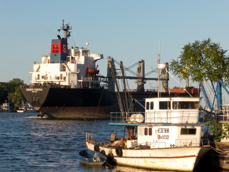 VARNA, BULGARIA - JULY 21: Bulk carrier SIDER FAIOCH, Flag: Italy, Year Built: 1986, sails into open sea on July 21, 2012 in Varna, Bulgaria. Ship`s next destination is Taman, Russia.のeditorial素材