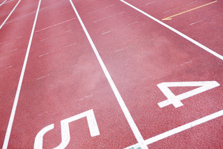 Flat design showing red synthetic track with white lane dividers, numerals 4 and 5, yellow arrow....