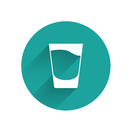 White Shot glass icon isolated with long shadow. Green circle button. Vectorのイラスト素材