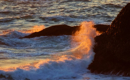 ocean sunset wavesの写真素材