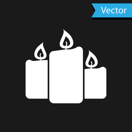 White Burning candles icon isolated on black background. Old fashioned lit candles. Cylindrical aromatic candle sticks with burning flames. Vector Illustrationのイラスト素材