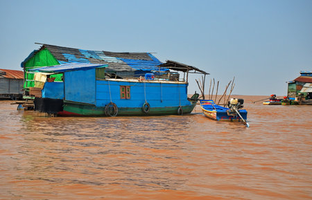 Traveling by boat on Tonle Sap lake along the fishing village Komprongpokの写真素材