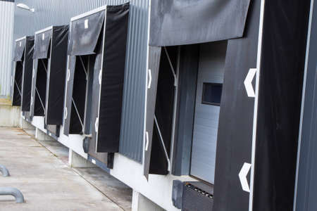 platform to truck `s loading and unloading of goodsの写真素材