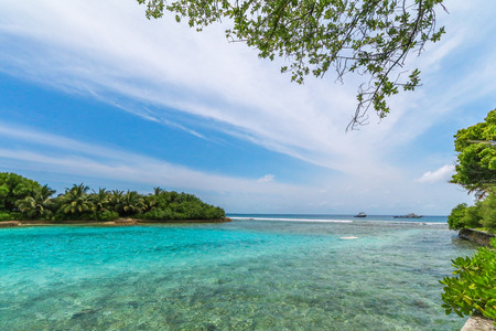 Amazing island in the Maldives ,Beautiful turquoise waters and white sandy beach with  blue sky  background for holiday vacation .の写真素材