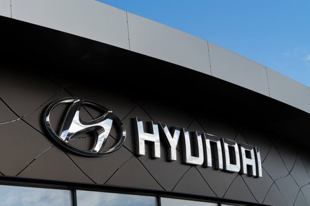 Vilnius, Lithuania - May 16, 2021: Hyundai brand logo on car dealership company facade. Hyundai is a South Korean car manufacturer headquartered in Seoul, South Koreaのeditorial素材