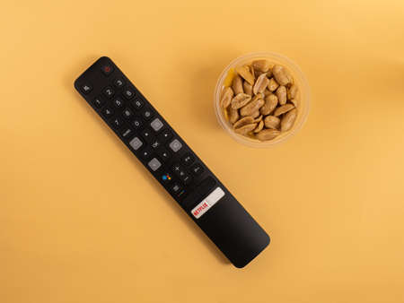 Peeled peanuts and garlic slices are fried in oil and blotted out for a snack while watching TV.