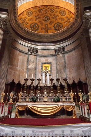 Altar of the Pantheon. Details and the interior of the ancient Roman temple Pantheon, Rome, Italy. Built by Agrippa on 27 BC was a temple for all the gods of ancient Rome. It is a Christian church from 609.のeditorial素材