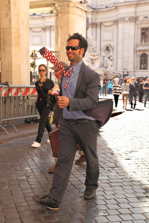 Rome, Italy - APRI 11, 2017 : Street artist,  animator performing a cheerful pedestrian in the center of Rome. のeditorial素材