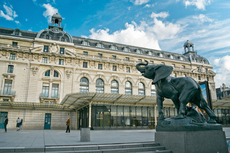 Paris statue of elephant outside museum D'Orsayのeditorial素材