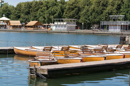 Many boats in a summer day, Maschsee, Hannover, Germanyのeditorial素材