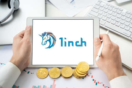 Russia Moscow 06.05.2021. 1 inch logo.Cryptocurrency decentralized exchange aggregator DEX, tablet.Trading blockchain platform to swap, buy crypto token, diital coin Bitcoin, Ethereum.Business, investing.のeditorial素材
