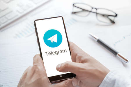 Logo of Discord group chatting application, page in mobile phone. Social net, media resource, platfom, app to talk, chat, voice, hang out. Using for family, work, business, news, information.のeditorial素材