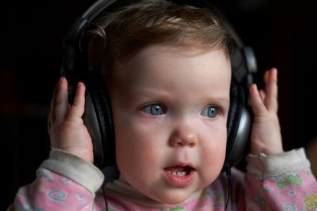 An image of child listening to musicの写真素材