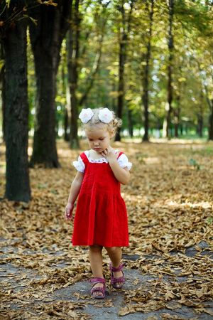 An image of a little girl walking in the parkの写真素材