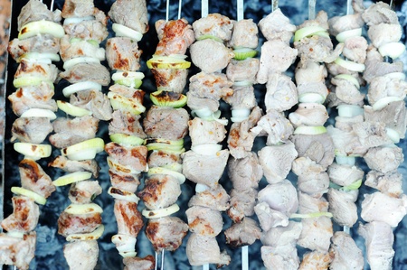An image of raw meat and onions on skewersの写真素材