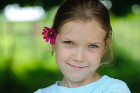 Portrait of cute young girl with flowerの写真素材