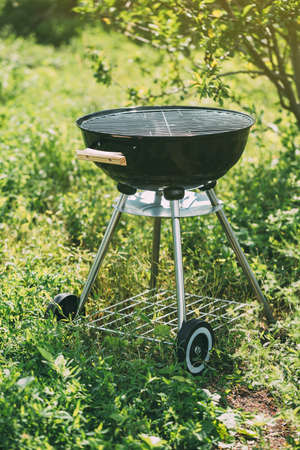 Empty grill with coalの写真素材