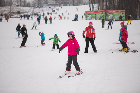 Ukraine, Kiev ski resort Protasov Yar January 25, 2015. The ski slope in the city center. Ski school for children. The instructor teaches a group of people in the winter to snow a mountain to ski.のeditorial素材