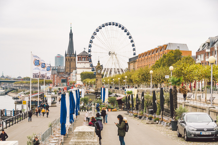 25 October 2018 Germany, Dusseldorf. North Rhine. City center, the embankment of the river. Saray Town Hall and the Ferris Wheel in the fall in overcast weather.のeditorial素材