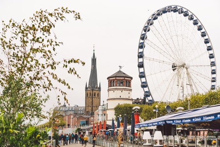 25 October 2018 Germany, Dusseldorf. North Rhine. City center, the embankment of the river. Saray Town Hall and the Ferris Wheel in the fall in overcast weather.のeditorial素材