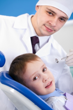 dentist treats tooth intern at the boyの写真素材