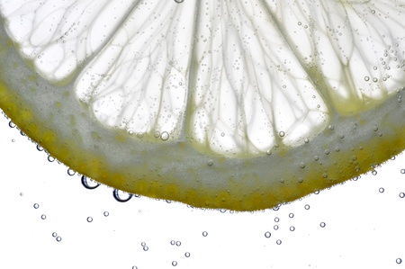slice of lemon in the water with bubbles 