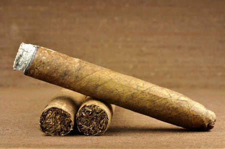brown cigar burnedの写真素材