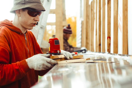 Use of the measuring tool for level installation