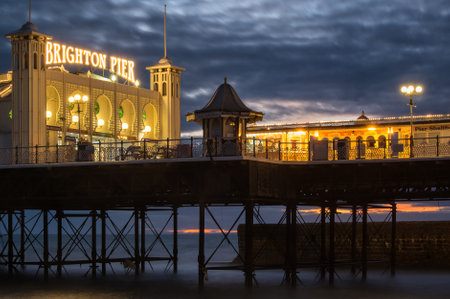 Winter sunset over Brighton Pier on South Coast のeditorial素材