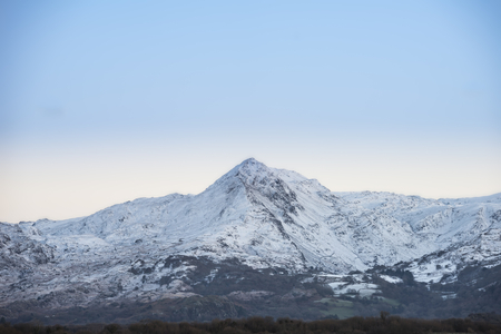Beautiful Winter landscape image of Mount Snowdon and other peaks in Snowdonia National Parkの写真素材
