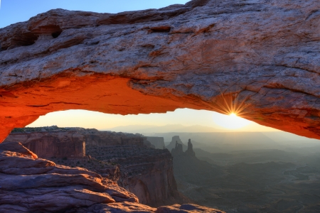 famous Mesa Arch at sunrise, near Moab city, Utah, USAの写真素材