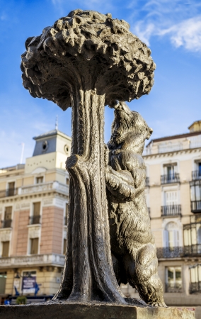 statue of Bear and strawberry tree in Puerta del sol, Madrid, Spainの写真素材