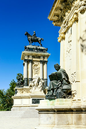 Monument to Alonso XII, Buen Retiro park, Madrid, Spainのeditorial素材