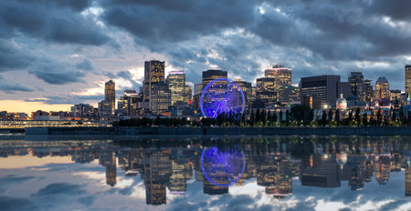 Montreal skyline early in the morning from Mont Royal park, Canadaのeditorial素材