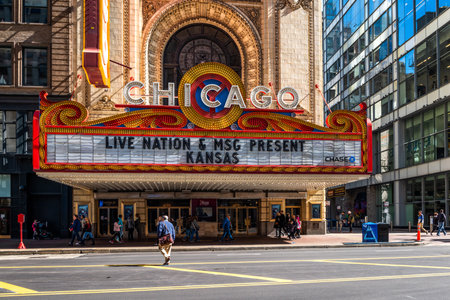 Chicago, USA - October 13, 2018: Iconic sign on the Chicago Theater in Chicago. The theater opened in 1921 and was renovated in the 1980's. This sign is a famous landmark and emblematic of Chicago. - Pictureのeditorial素材