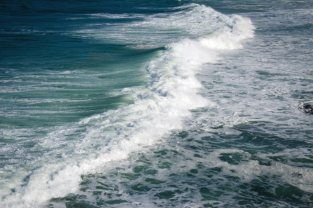 photographie of a blue ocean wave on Brittany coast