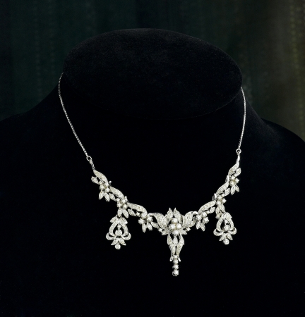 Beautiful and luxury diamond necklace on black standの写真素材