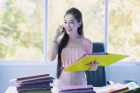 Business woman chatting with customers in a good mood and politely.の写真素材