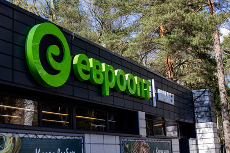 BELARUS, NOVOPOLOTSK - MAY 21, 2020: Small shop and parking in springのeditorial素材