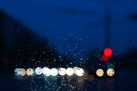 A blurry and indistinct picture depicting a street scene at nightの写真素材
