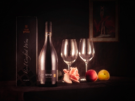 Onyx Chardonnay 2008 on the table with peachesのeditorial素材