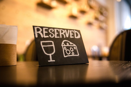 The plate with the inscription reserved on the background of the cafe hall.の写真素材