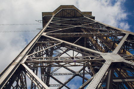 Funicular mechanism with one rotating wheel in mountains