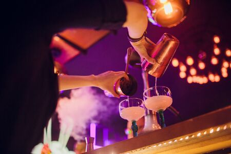 white russian cocktail isolated does the barman of the handの写真素材