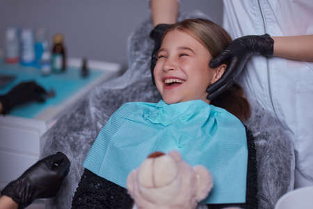 Dentist use anesthetic injection for tooth extraction in child.の写真素材