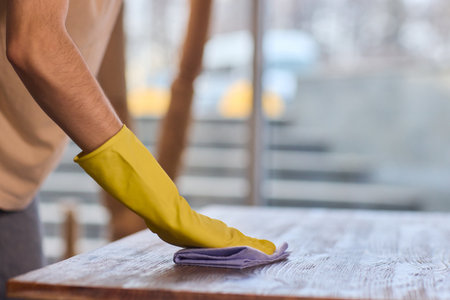 Effectively Cleaning A Table Surface With A Sponge For A Neat And Tidy Appearanceの写真素材