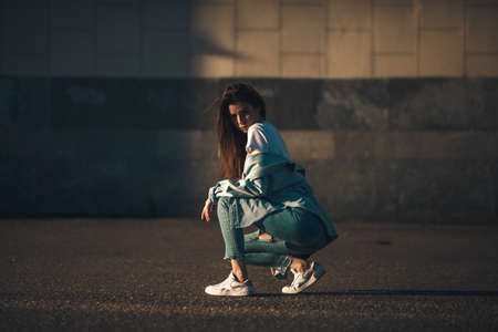 Hipster girl casual wear. Summer city portrait. Young tourist woman walks in townの写真素材