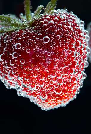 Red ripe strawberry with water bubbles, closeupの写真素材