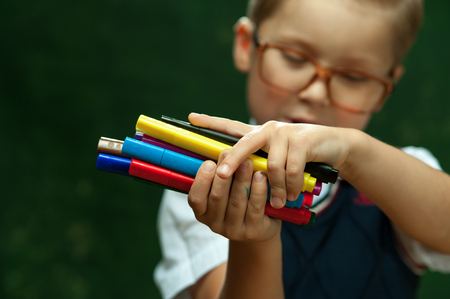 Elementary school student with colored felt tipsの写真素材