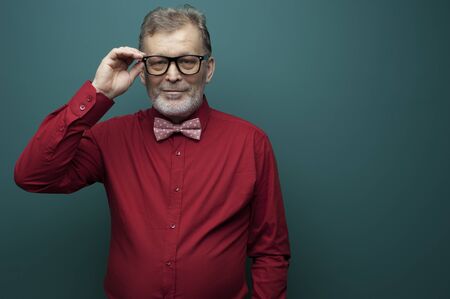 Portrait of a positive elderly man in glassesの写真素材